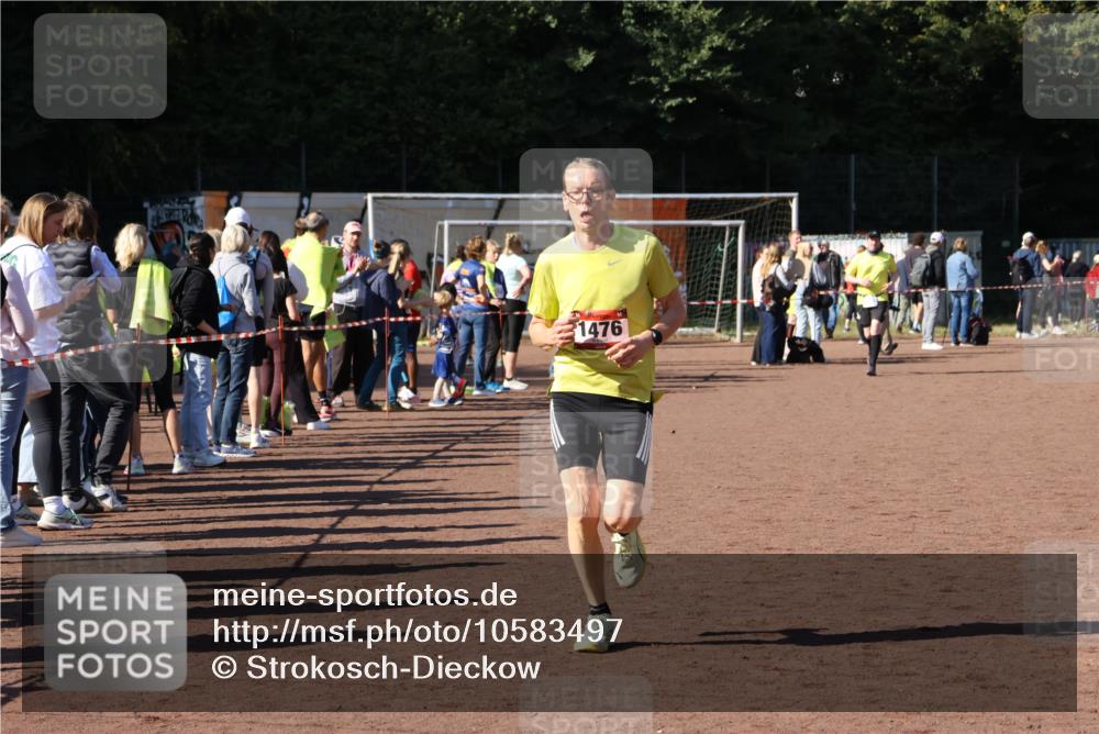 27.09.2026 - 35. Volkslauf durch das schöne Alstertal Strokosch-Dieckow http://msf.ph/oto/10583497 27.09.2026 11:44:16 Ziel 1476, 3113, 3390 meine-sportfotos.de