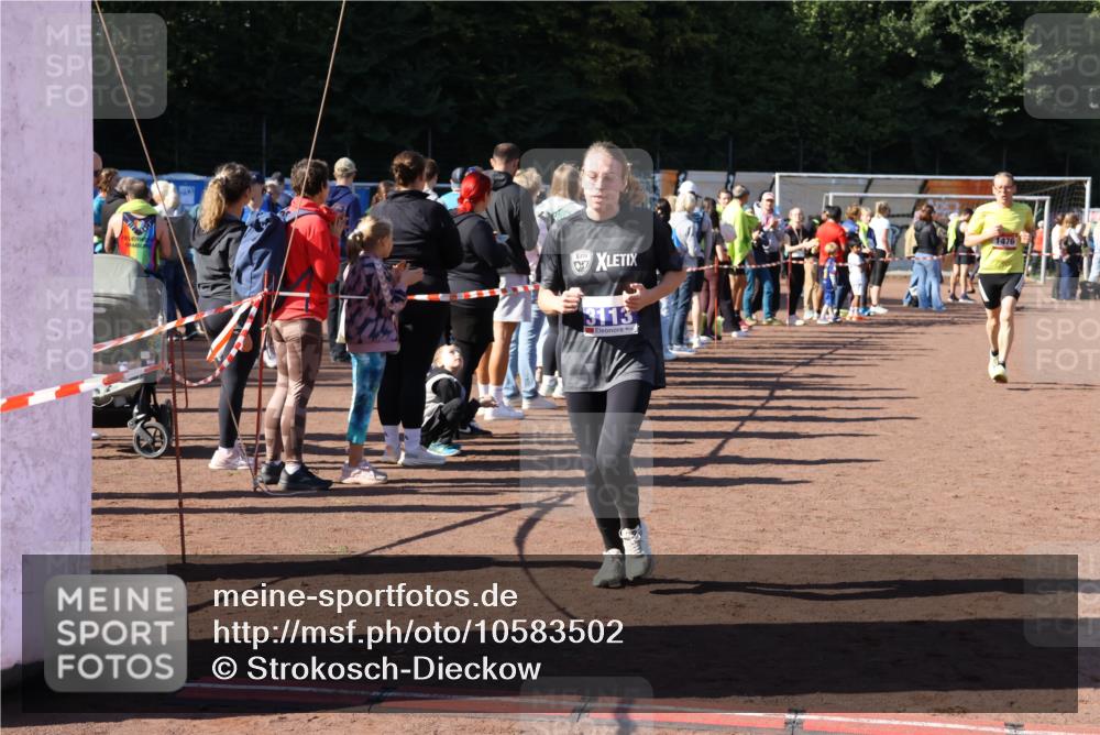 27.09.2026 - 35. Volkslauf durch das schöne Alstertal Strokosch-Dieckow http://msf.ph/oto/10583502 27.09.2026 11:44:14 Ziel 1476, 3113, 3390 meine-sportfotos.de
