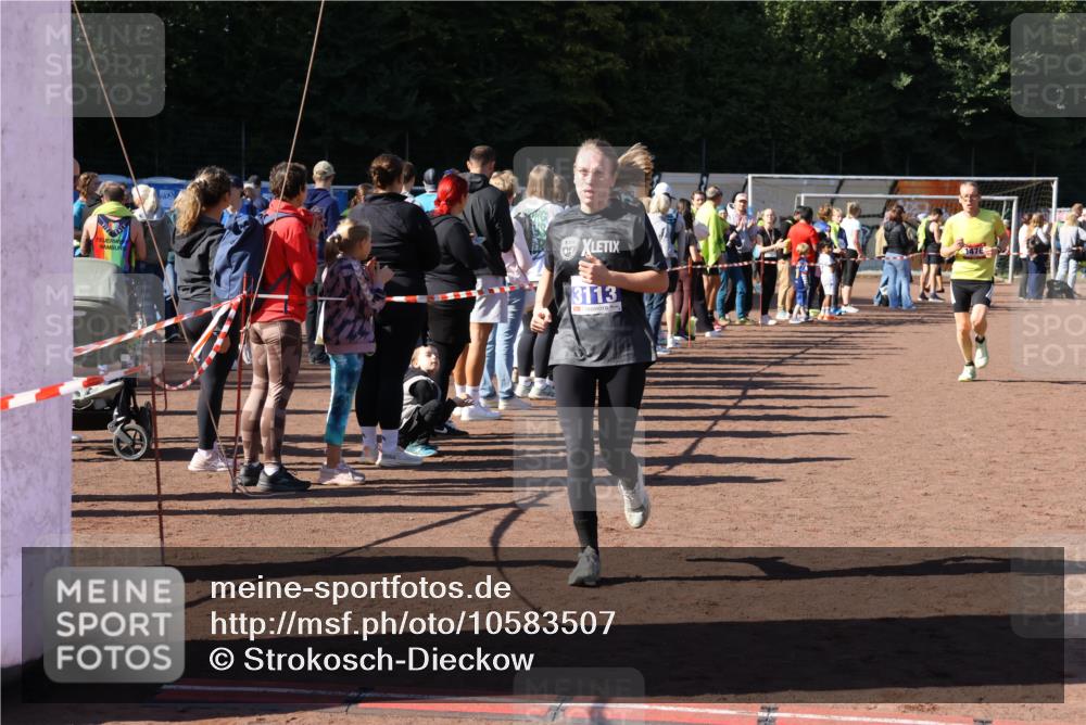 27.09.2026 - 35. Volkslauf durch das schöne Alstertal Strokosch-Dieckow http://msf.ph/oto/10583507 27.09.2026 11:44:13 Ziel 1476, 3113, 3390 meine-sportfotos.de