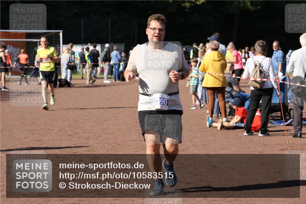 27.09.2026 - 35. Volkslauf durch das schöne Alstertal Strokosch-Dieckow http://msf.ph/oto/10583515 27.09.2026 11:44:11 Ziel 1476, 3113, 3390 meine-sportfotos.de