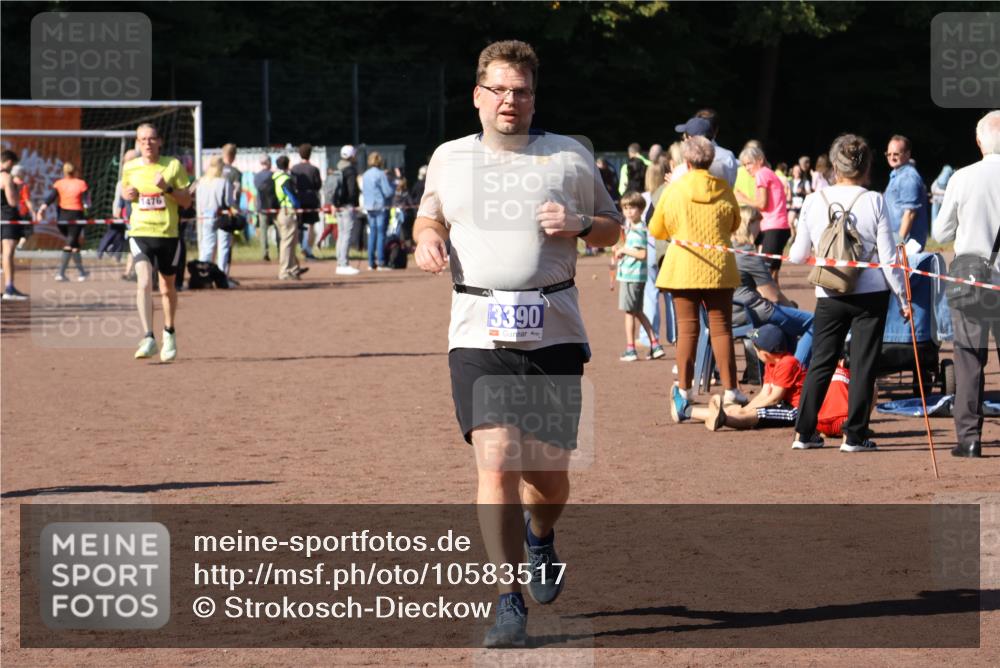 27.09.2026 - 35. Volkslauf durch das schöne Alstertal Strokosch-Dieckow http://msf.ph/oto/10583517 27.09.2026 11:44:11 Ziel 1476, 3113, 3390 meine-sportfotos.de