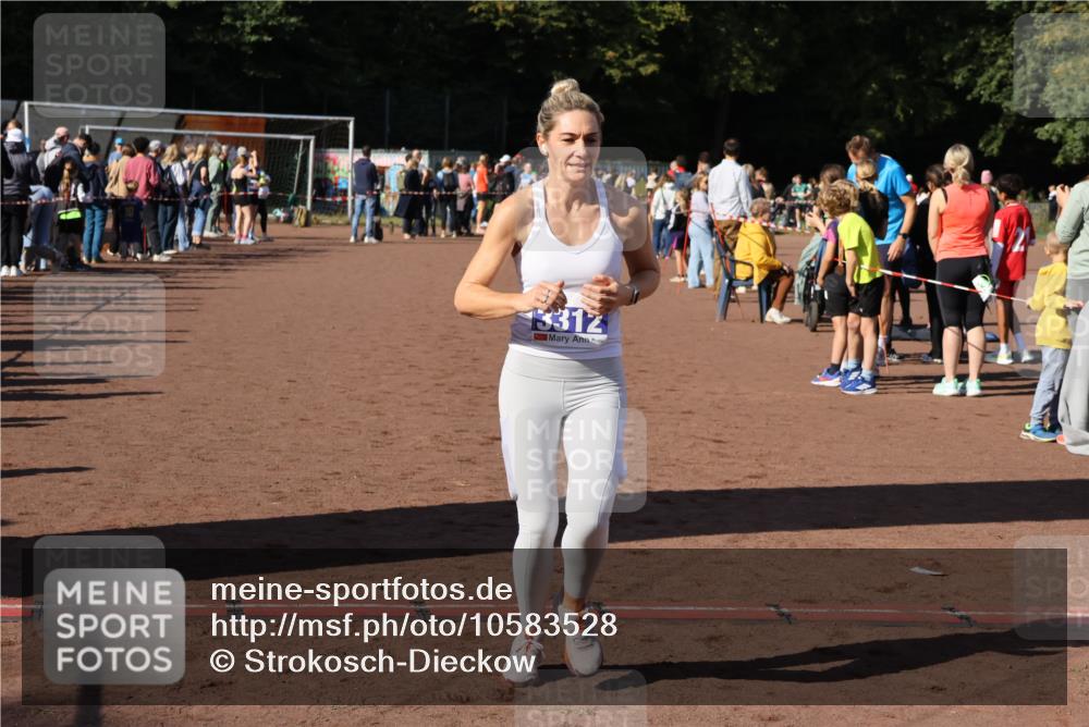 27.09.2026 - 35. Volkslauf durch das schöne Alstertal Strokosch-Dieckow http://msf.ph/oto/10583528 27.09.2026 11:24:46 Ziel 3312, 3340 meine-sportfotos.de