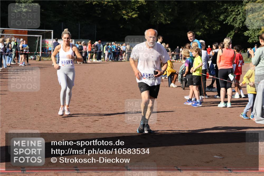 27.09.2026 - 35. Volkslauf durch das schöne Alstertal Strokosch-Dieckow http://msf.ph/oto/10583534 27.09.2026 11:24:43 Ziel 3222, 3312, 3340 meine-sportfotos.de