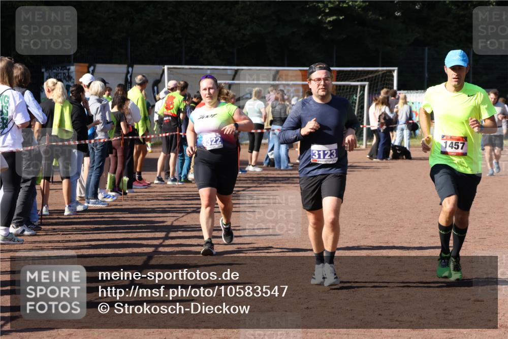 27.09.2026 - 35. Volkslauf durch das schöne Alstertal Strokosch-Dieckow http://msf.ph/oto/10583547 27.09.2026 11:44:00 Ziel 1457, 3123, 3322 meine-sportfotos.de