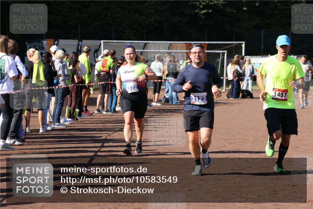 27.09.2026 - 35. Volkslauf durch das schöne Alstertal Strokosch-Dieckow http://msf.ph/oto/10583549 27.09.2026 11:44:00 Ziel 1457, 3123, 3322 meine-sportfotos.de