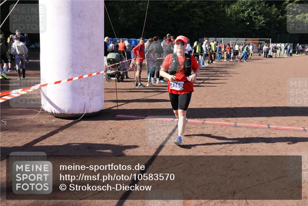 27.09.2026 - 35. Volkslauf durch das schöne Alstertal Strokosch-Dieckow http://msf.ph/oto/10583570 27.09.2026 11:43:39 Ziel 1463, 2414, 3169 meine-sportfotos.de