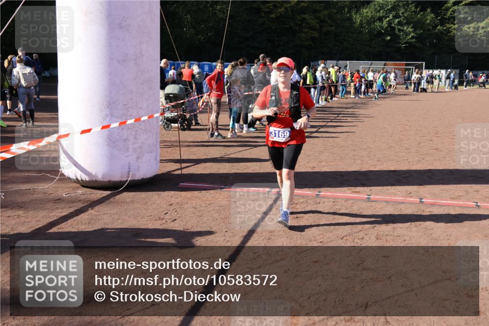 27.09.2026 - 35. Volkslauf durch das schöne Alstertal Strokosch-Dieckow http://msf.ph/oto/10583572 27.09.2026 11:43:39 Ziel 1463, 2414, 3169 meine-sportfotos.de