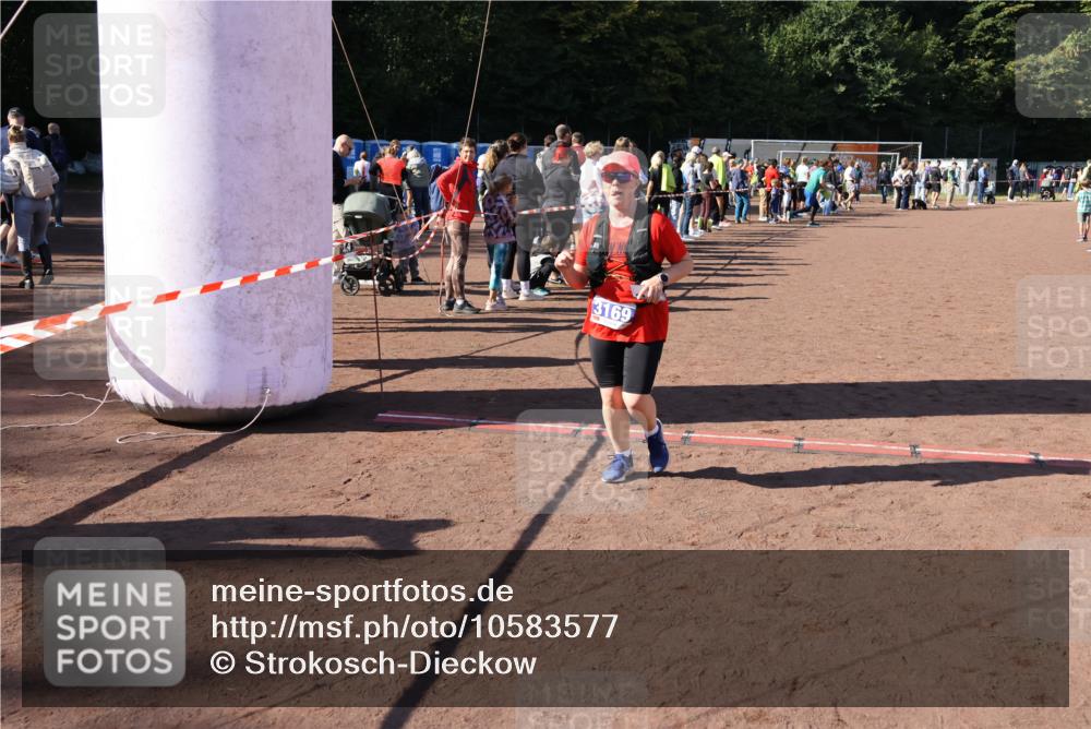 27.09.2026 - 35. Volkslauf durch das schöne Alstertal Strokosch-Dieckow http://msf.ph/oto/10583577 27.09.2026 11:43:39 Ziel 1463, 2414, 3169 meine-sportfotos.de