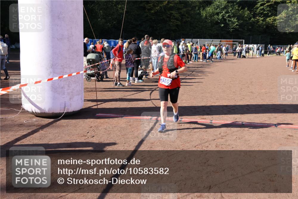 27.09.2026 - 35. Volkslauf durch das schöne Alstertal Strokosch-Dieckow http://msf.ph/oto/10583582 27.09.2026 11:43:39 Ziel 1463, 2414, 3169 meine-sportfotos.de