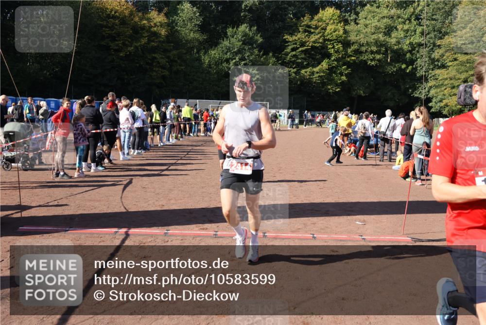 27.09.2026 - 35. Volkslauf durch das schöne Alstertal Strokosch-Dieckow http://msf.ph/oto/10583599 27.09.2026 11:43:37 Ziel 1463, 2414, 3169 meine-sportfotos.de