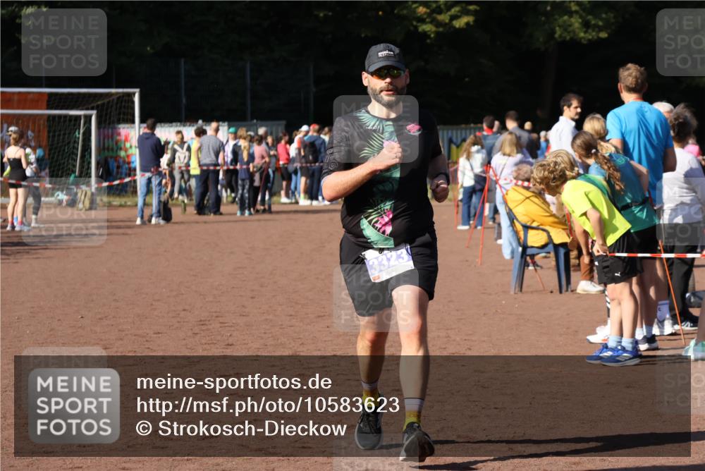 27.09.2026 - 35. Volkslauf durch das schöne Alstertal Strokosch-Dieckow http://msf.ph/oto/10583623 27.09.2026 11:23:55 Ziel 3323 meine-sportfotos.de