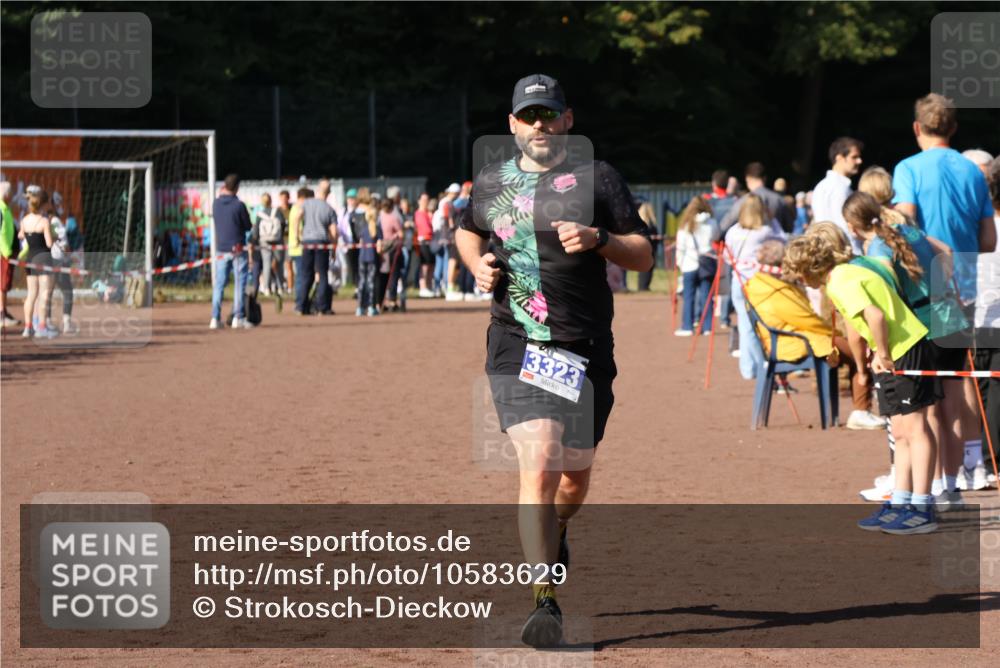 27.09.2026 - 35. Volkslauf durch das schöne Alstertal Strokosch-Dieckow http://msf.ph/oto/10583629 27.09.2026 11:23:55 Ziel 3323 meine-sportfotos.de