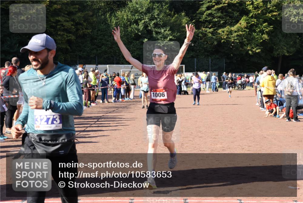 27.09.2026 - 35. Volkslauf durch das schöne Alstertal Strokosch-Dieckow http://msf.ph/oto/10583653 27.09.2026 11:43:15 Ziel 1006, 1452, 3273 meine-sportfotos.de