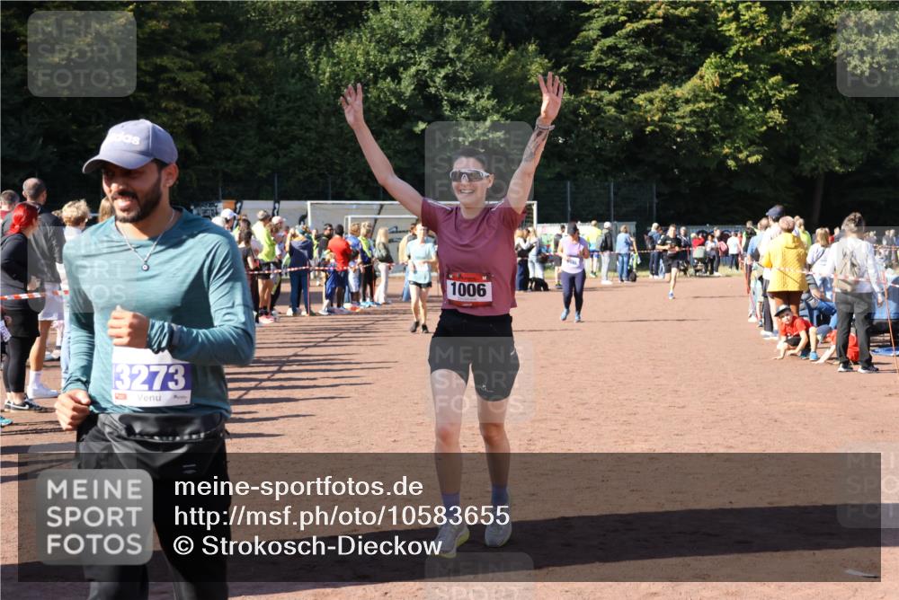 27.09.2026 - 35. Volkslauf durch das schöne Alstertal Strokosch-Dieckow http://msf.ph/oto/10583655 27.09.2026 11:43:15 Ziel 1006, 1452, 3273 meine-sportfotos.de