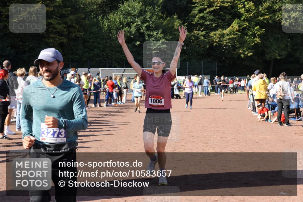 27.09.2026 - 35. Volkslauf durch das schöne Alstertal Strokosch-Dieckow http://msf.ph/oto/10583657 27.09.2026 11:43:15 Ziel 1006, 1452, 3273 meine-sportfotos.de