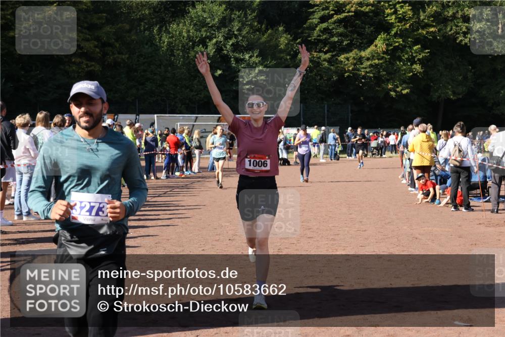 27.09.2026 - 35. Volkslauf durch das schöne Alstertal Strokosch-Dieckow http://msf.ph/oto/10583662 27.09.2026 11:43:15 Ziel 1006, 1452, 3273 meine-sportfotos.de