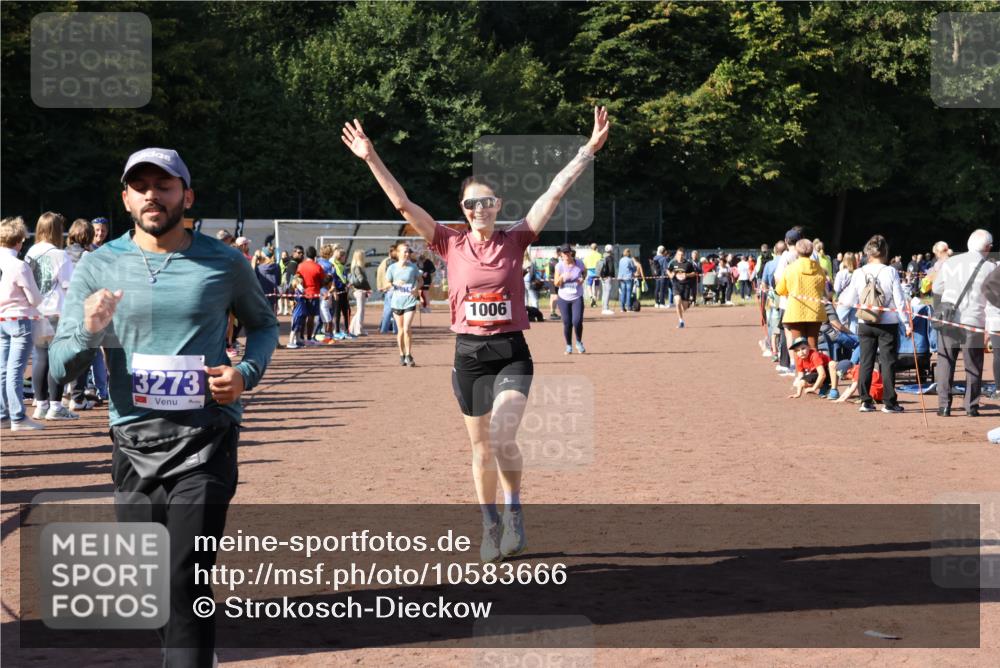 27.09.2026 - 35. Volkslauf durch das schöne Alstertal Strokosch-Dieckow http://msf.ph/oto/10583666 27.09.2026 11:43:15 Ziel 1006, 1452, 3273 meine-sportfotos.de