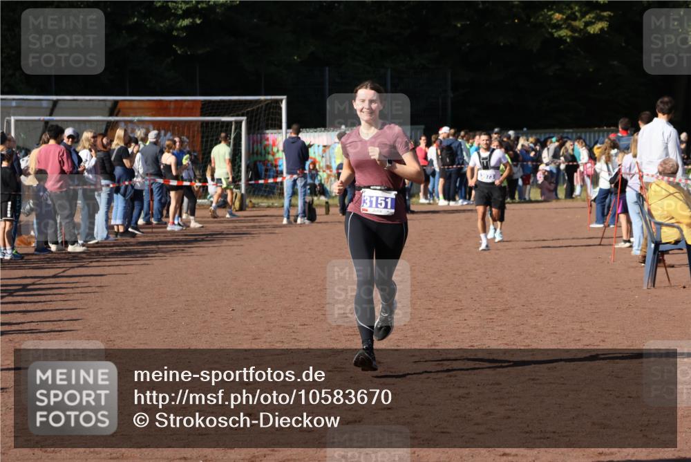 27.09.2026 - 35. Volkslauf durch das schöne Alstertal Strokosch-Dieckow http://msf.ph/oto/10583670 27.09.2026 11:23:41 Ziel 3151, 3973 meine-sportfotos.de