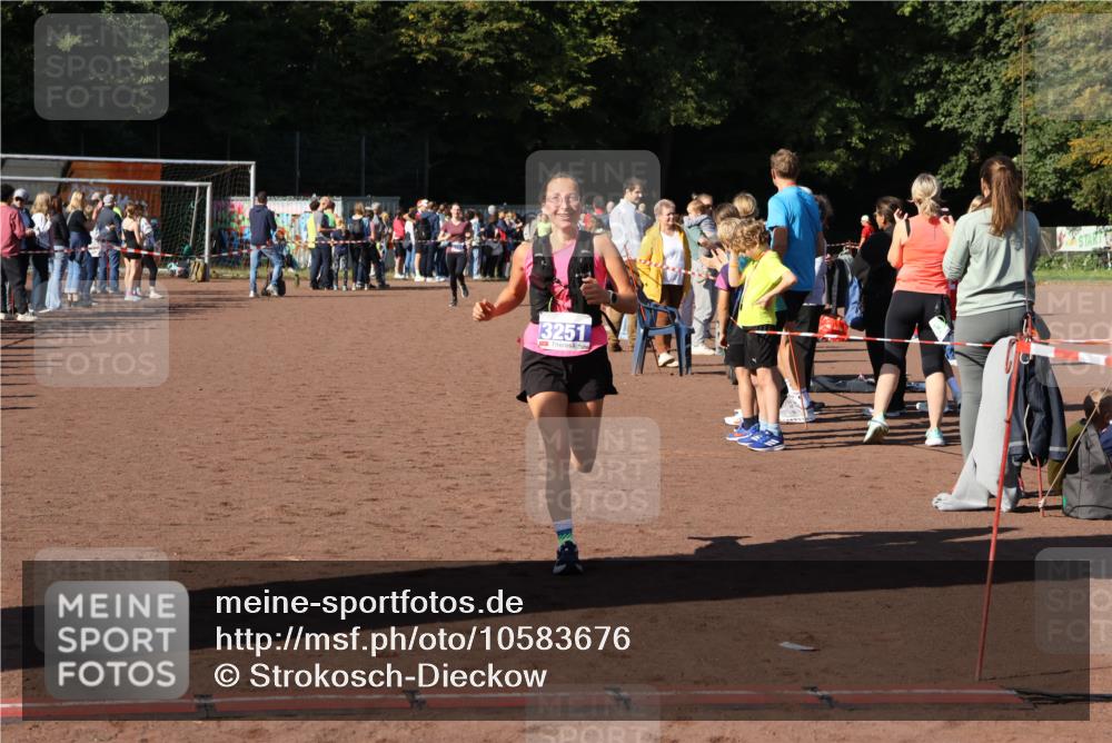 27.09.2026 - 35. Volkslauf durch das schöne Alstertal Strokosch-Dieckow http://msf.ph/oto/10583676 27.09.2026 11:23:34 Ziel 3165, 3251 meine-sportfotos.de