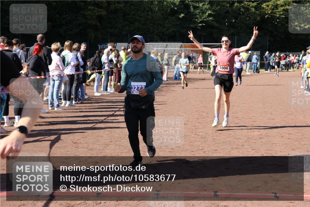 27.09.2026 - 35. Volkslauf durch das schöne Alstertal Strokosch-Dieckow http://msf.ph/oto/10583677 27.09.2026 11:43:14 Ziel 1006, 1452, 3273 meine-sportfotos.de