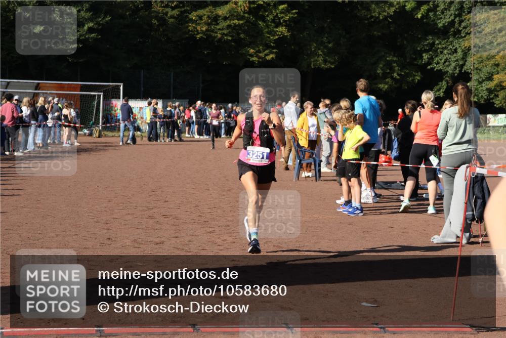 27.09.2026 - 35. Volkslauf durch das schöne Alstertal Strokosch-Dieckow http://msf.ph/oto/10583680 27.09.2026 11:23:34 Ziel 3165, 3251 meine-sportfotos.de