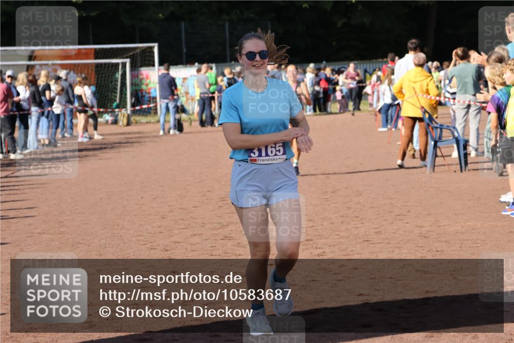 27.09.2026 - 35. Volkslauf durch das schöne Alstertal Strokosch-Dieckow http://msf.ph/oto/10583687 27.09.2026 11:23:31 Ziel 3165, 3251 meine-sportfotos.de