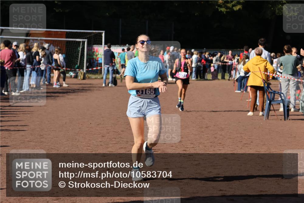 27.09.2026 - 35. Volkslauf durch das schöne Alstertal Strokosch-Dieckow http://msf.ph/oto/10583704 27.09.2026 11:23:30 Ziel 3165, 3251, 3333 meine-sportfotos.de