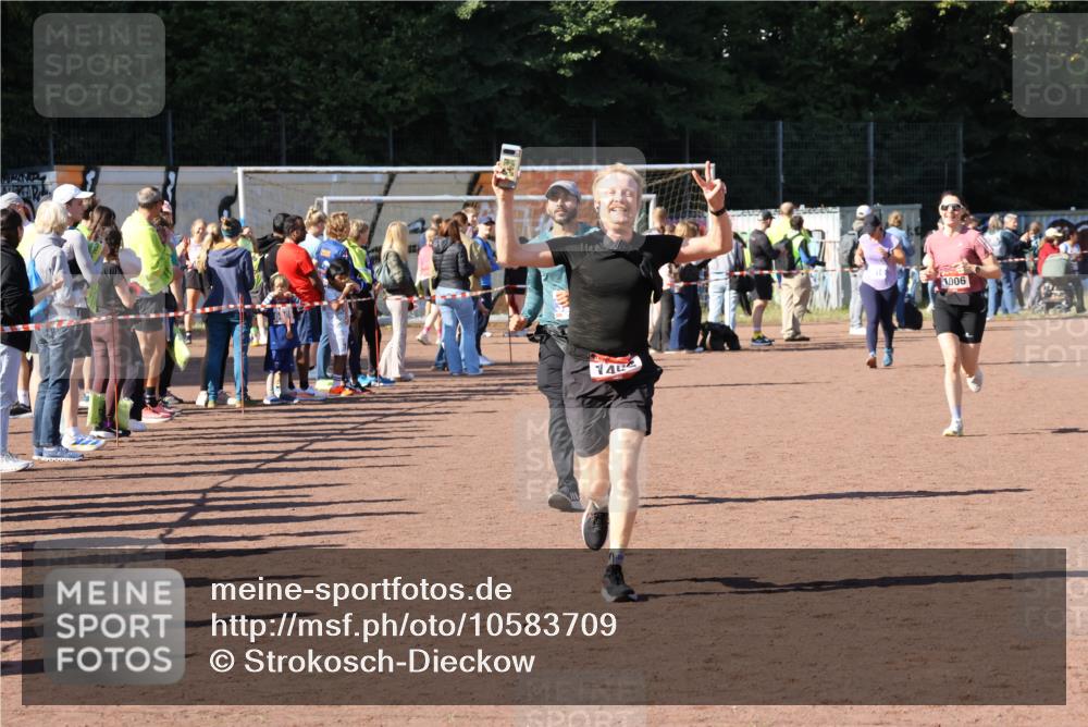 27.09.2026 - 35. Volkslauf durch das schöne Alstertal Strokosch-Dieckow http://msf.ph/oto/10583709 27.09.2026 11:43:10 Ziel 1006, 1452, 3273 meine-sportfotos.de