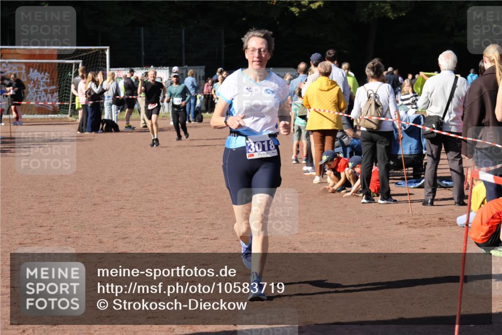 27.09.2026 - 35. Volkslauf durch das schöne Alstertal Strokosch-Dieckow http://msf.ph/oto/10583719 27.09.2026 11:43:03 Ziel 1460, 3018 meine-sportfotos.de