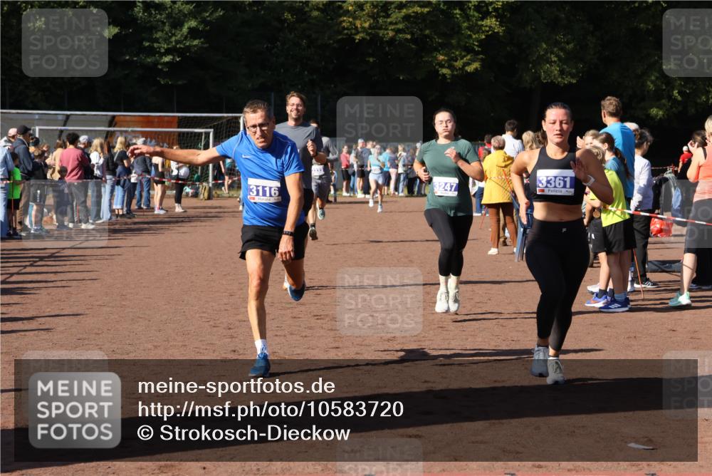 27.09.2026 - 35. Volkslauf durch das schöne Alstertal Strokosch-Dieckow http://msf.ph/oto/10583720 27.09.2026 11:23:21 Ziel 3116, 3247, 3317, 3333, 3344, 3361 meine-sportfotos.de