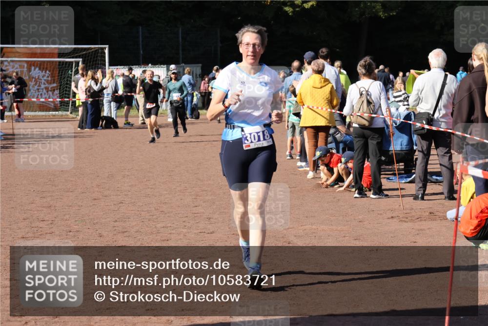 27.09.2026 - 35. Volkslauf durch das schöne Alstertal Strokosch-Dieckow http://msf.ph/oto/10583721 27.09.2026 11:43:03 Ziel 1460, 3018 meine-sportfotos.de