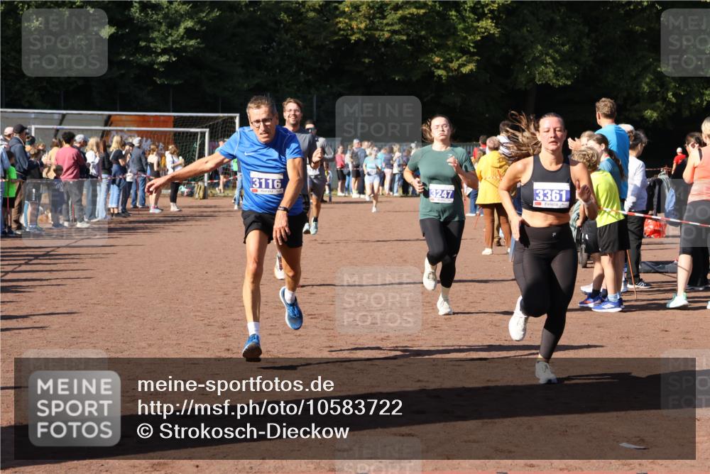 27.09.2026 - 35. Volkslauf durch das schöne Alstertal Strokosch-Dieckow http://msf.ph/oto/10583722 27.09.2026 11:23:21 Ziel 3116, 3247, 3317, 3333, 3344, 3361 meine-sportfotos.de