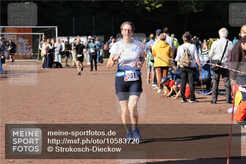27.09.2026 - 35. Volkslauf durch das schöne Alstertal Strokosch-Dieckow http://msf.ph/oto/10583726 27.09.2026 11:43:03 Ziel 1460, 3018 meine-sportfotos.de