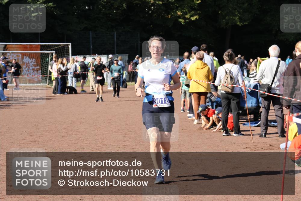 27.09.2026 - 35. Volkslauf durch das schöne Alstertal Strokosch-Dieckow http://msf.ph/oto/10583731 27.09.2026 11:43:03 Ziel 1460, 3018 meine-sportfotos.de