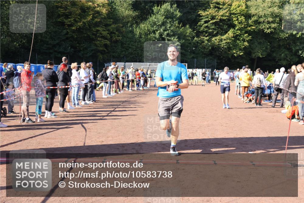 27.09.2026 - 35. Volkslauf durch das schöne Alstertal Strokosch-Dieckow http://msf.ph/oto/10583738 27.09.2026 11:43:01 Ziel 1460, 3018 meine-sportfotos.de