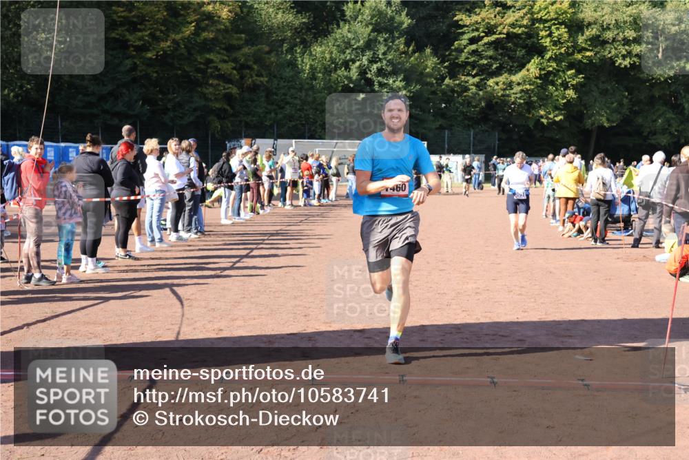27.09.2026 - 35. Volkslauf durch das schöne Alstertal Strokosch-Dieckow http://msf.ph/oto/10583741 27.09.2026 11:43:01 Ziel 1460, 3018 meine-sportfotos.de