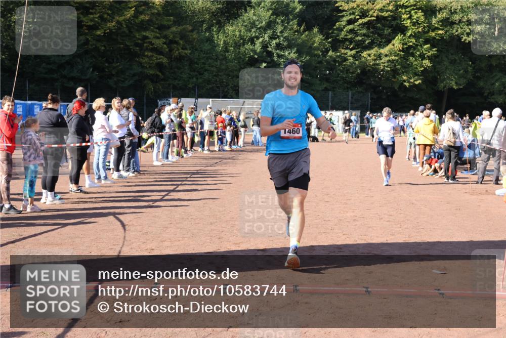 27.09.2026 - 35. Volkslauf durch das schöne Alstertal Strokosch-Dieckow http://msf.ph/oto/10583744 27.09.2026 11:43:01 Ziel 1460, 3018 meine-sportfotos.de
