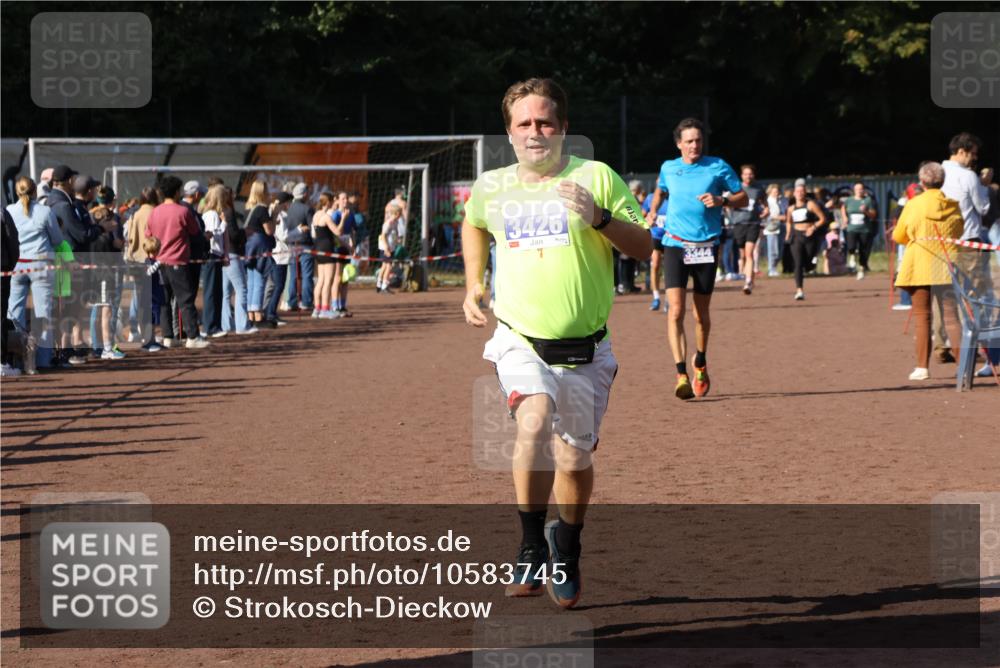 27.09.2026 - 35. Volkslauf durch das schöne Alstertal Strokosch-Dieckow http://msf.ph/oto/10583745 27.09.2026 11:23:11 Ziel 3344, 3426 meine-sportfotos.de