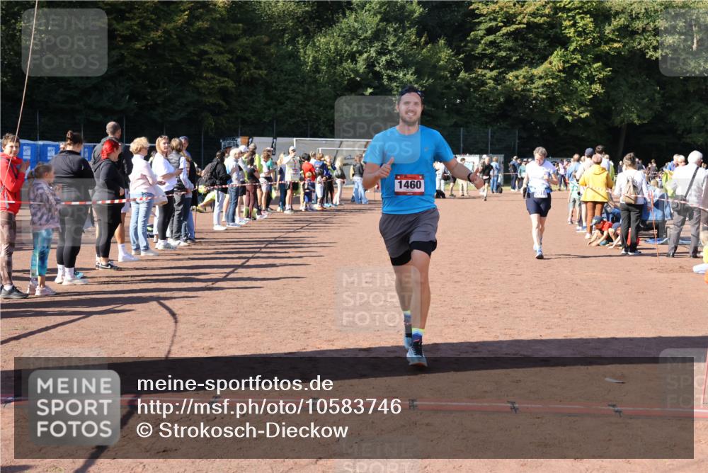 27.09.2026 - 35. Volkslauf durch das schöne Alstertal Strokosch-Dieckow http://msf.ph/oto/10583746 27.09.2026 11:43:01 Ziel 1460, 3018 meine-sportfotos.de