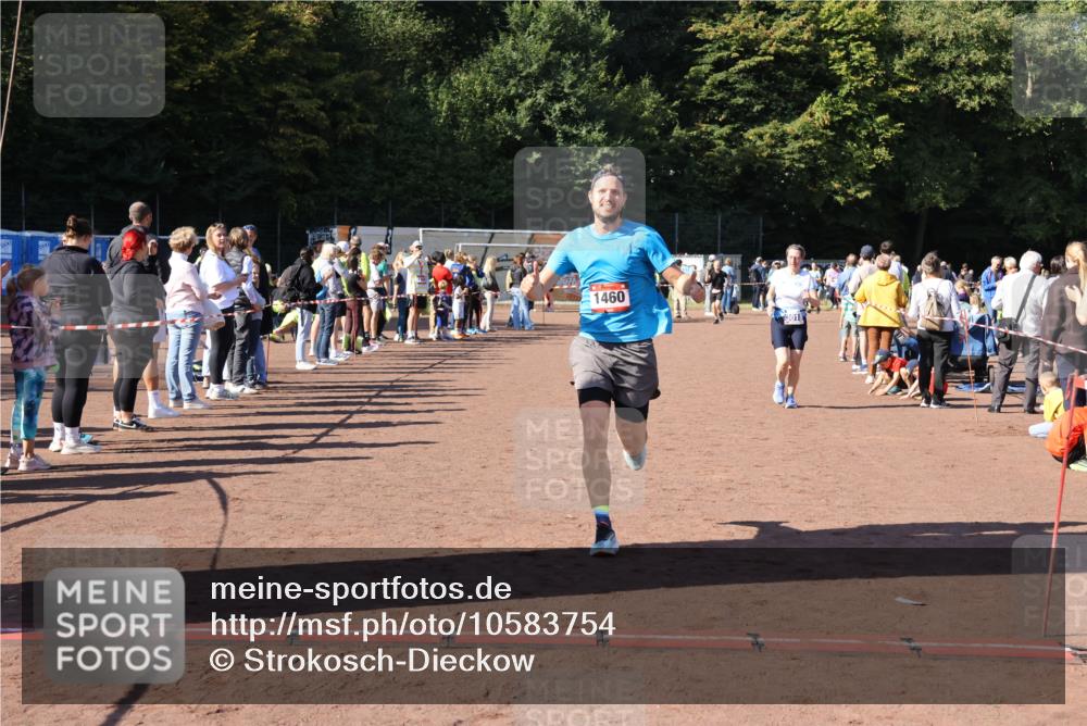 27.09.2026 - 35. Volkslauf durch das schöne Alstertal Strokosch-Dieckow http://msf.ph/oto/10583754 27.09.2026 11:43:01 Ziel 1460, 3018 meine-sportfotos.de