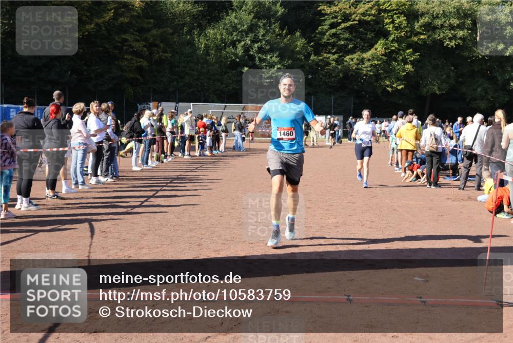 27.09.2026 - 35. Volkslauf durch das schöne Alstertal Strokosch-Dieckow http://msf.ph/oto/10583759 27.09.2026 11:43:00 Ziel 1460, 3018 meine-sportfotos.de