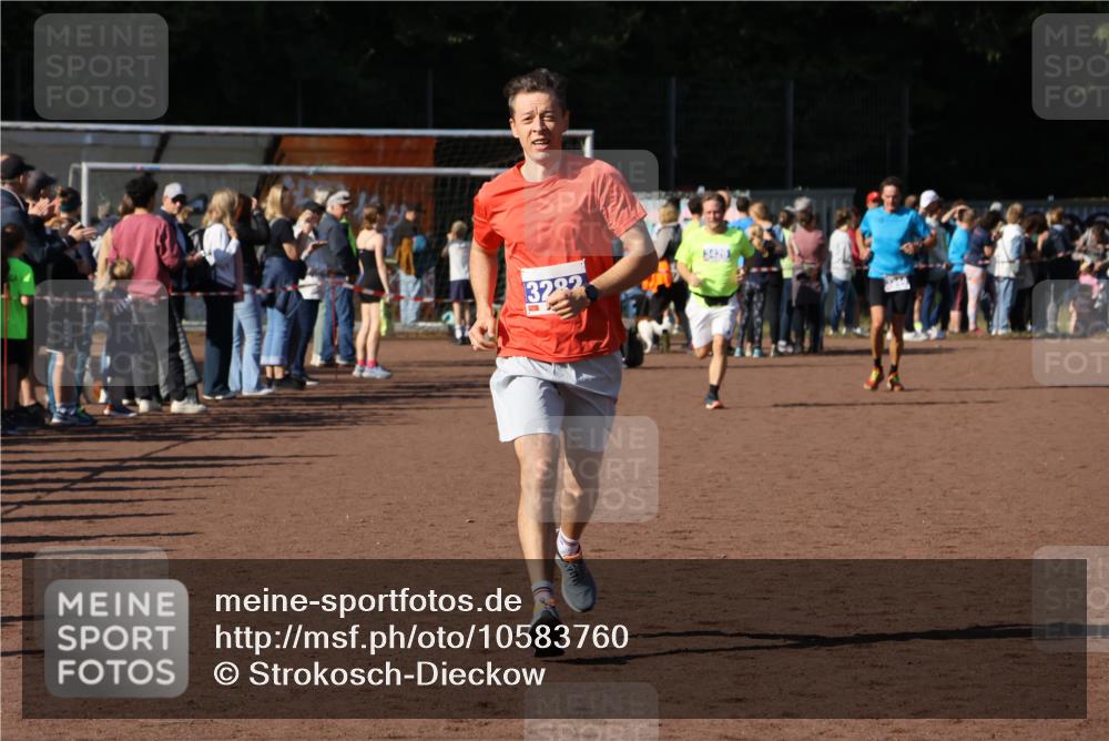 27.09.2026 - 35. Volkslauf durch das schöne Alstertal Strokosch-Dieckow http://msf.ph/oto/10583760 27.09.2026 11:23:04 Ziel 3282, 3426 meine-sportfotos.de