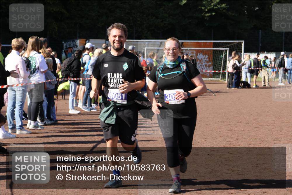27.09.2026 - 35. Volkslauf durch das schöne Alstertal Strokosch-Dieckow http://msf.ph/oto/10583763 27.09.2026 11:42:52 Ziel 3051, 3052 meine-sportfotos.de