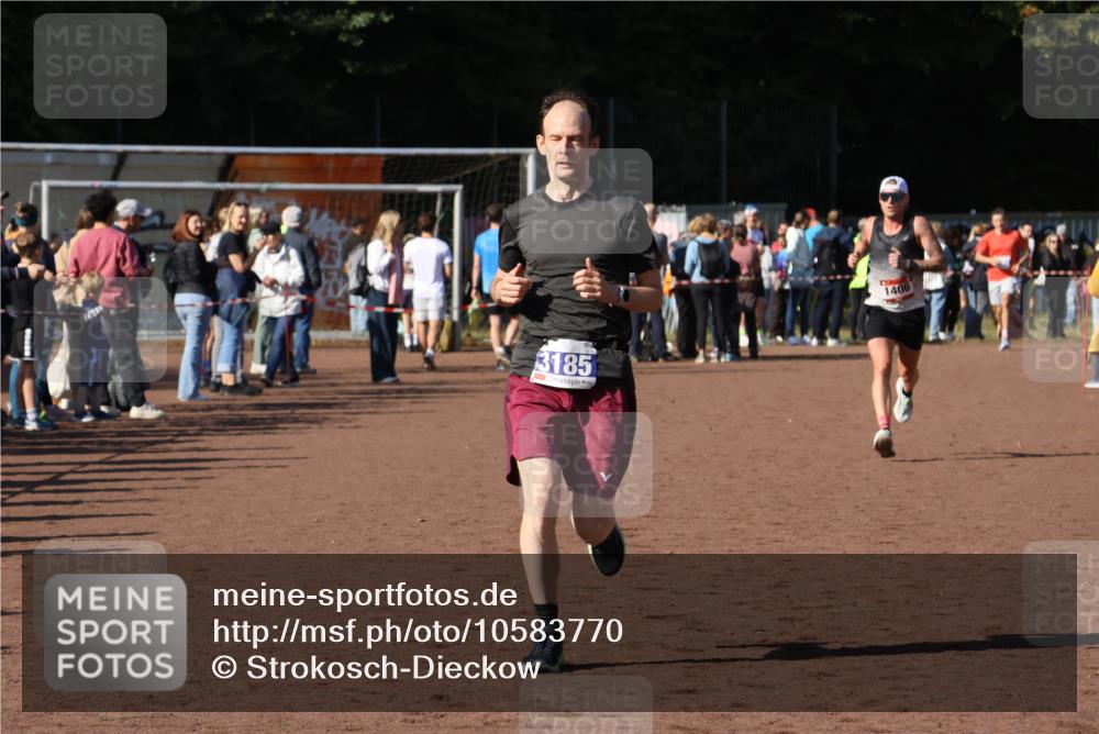 27.09.2026 - 35. Volkslauf durch das schöne Alstertal Strokosch-Dieckow http://msf.ph/oto/10583770 27.09.2026 11:22:49 Ziel 1406, 3185 meine-sportfotos.de
