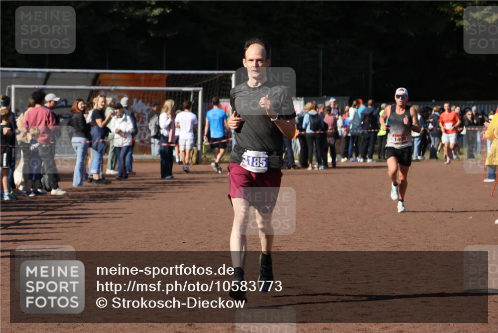 27.09.2026 - 35. Volkslauf durch das schöne Alstertal Strokosch-Dieckow http://msf.ph/oto/10583773 27.09.2026 11:22:49 Ziel 1406, 3185 meine-sportfotos.de