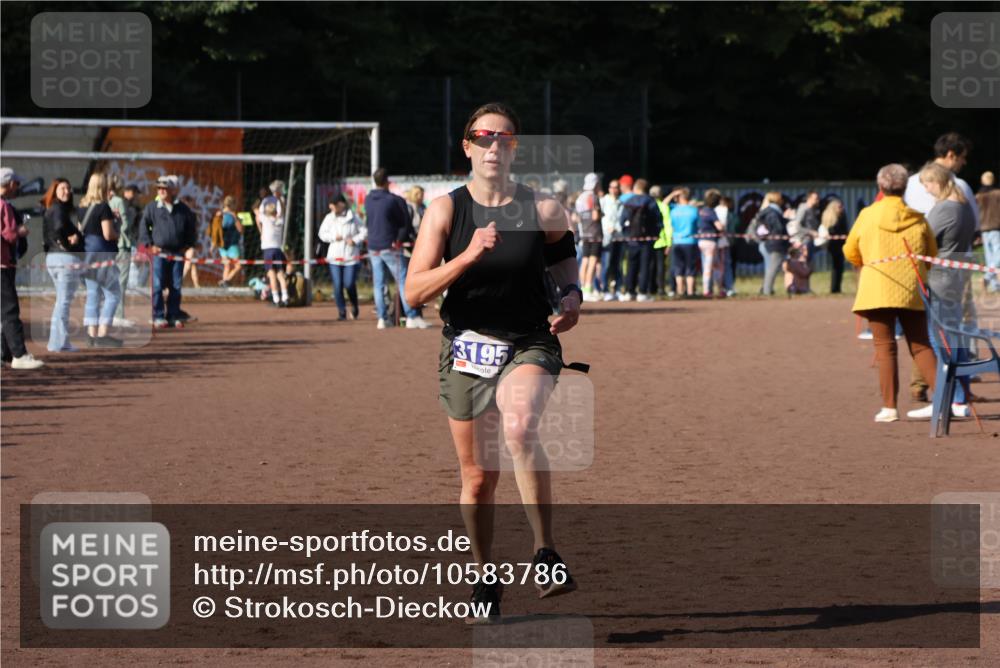 27.09.2026 - 35. Volkslauf durch das schöne Alstertal Strokosch-Dieckow http://msf.ph/oto/10583786 27.09.2026 11:22:35 Ziel 3195 meine-sportfotos.de
