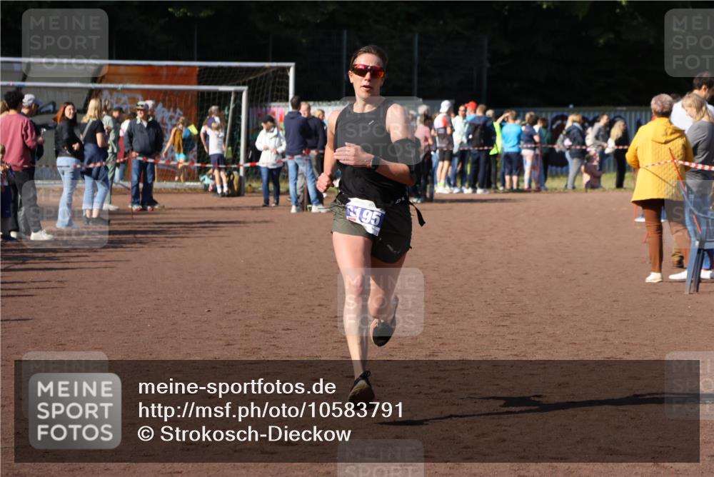 27.09.2026 - 35. Volkslauf durch das schöne Alstertal Strokosch-Dieckow http://msf.ph/oto/10583791 27.09.2026 11:22:34 Ziel 3195 meine-sportfotos.de