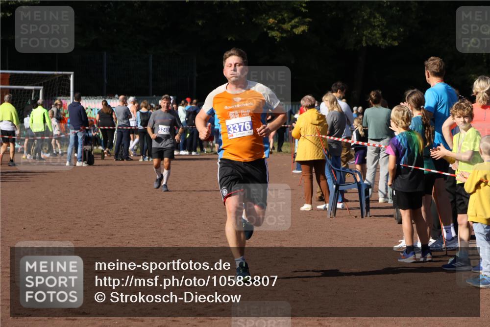 27.09.2026 - 35. Volkslauf durch das schöne Alstertal Strokosch-Dieckow http://msf.ph/oto/10583807 27.09.2026 11:22:21 Ziel 3242, 3376 meine-sportfotos.de