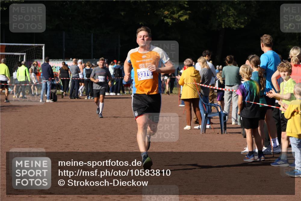 27.09.2026 - 35. Volkslauf durch das schöne Alstertal Strokosch-Dieckow http://msf.ph/oto/10583810 27.09.2026 11:22:21 Ziel 3242, 3376 meine-sportfotos.de