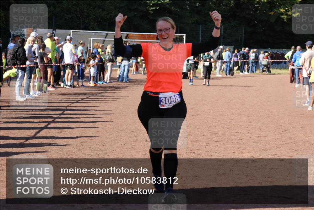 27.09.2026 - 35. Volkslauf durch das schöne Alstertal Strokosch-Dieckow http://msf.ph/oto/10583812 27.09.2026 11:42:41 Ziel 3098 meine-sportfotos.de